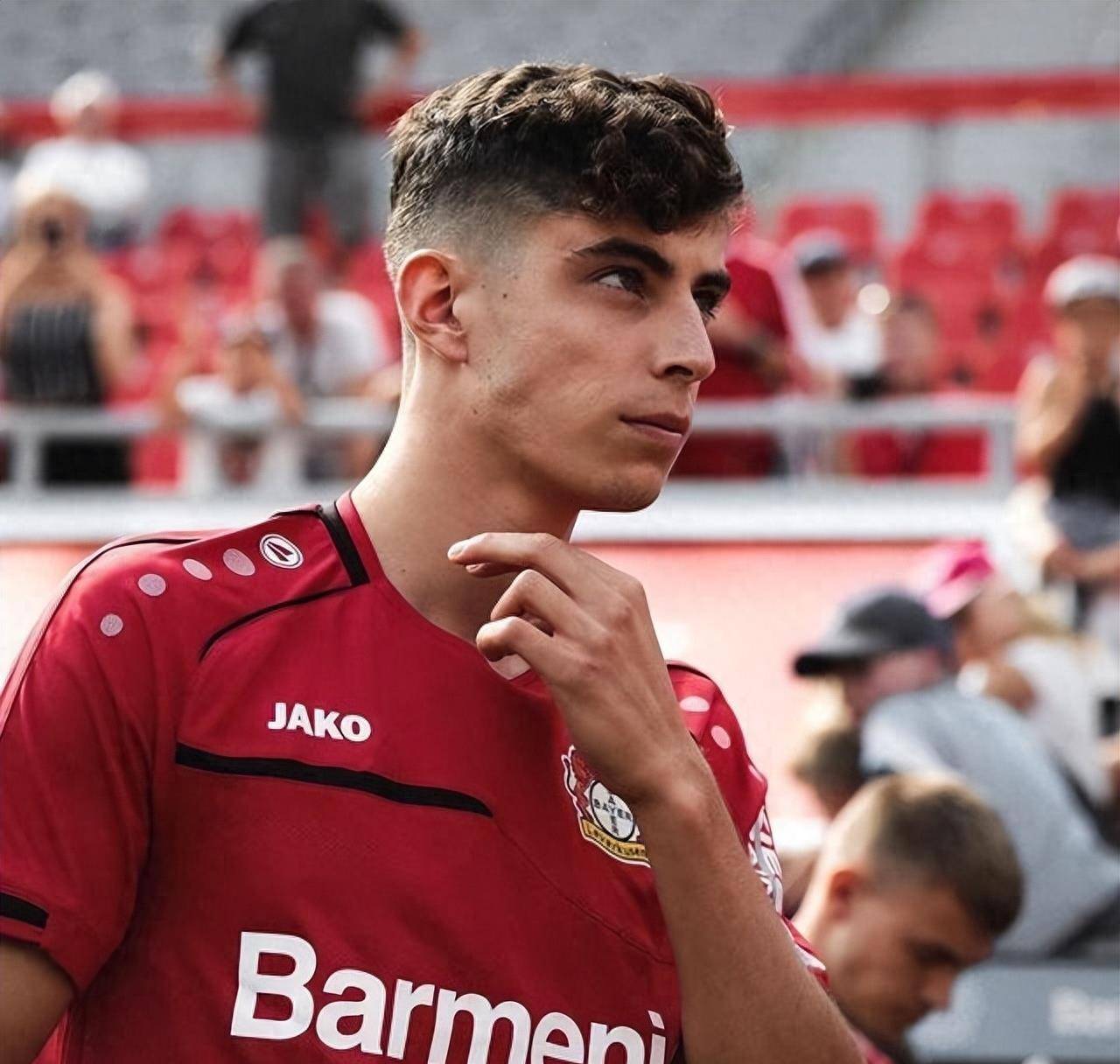 纳达尔在法国队比赛中出色防守,出色发挥引发热议!引发球迷热议 纳达尔在法国队比赛中出色防守,出色发挥引发热议!引发球迷热议