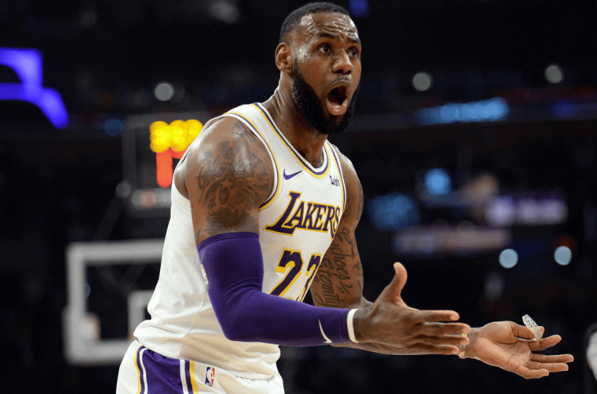 C罗焦点对战,巴特勒与40激战湖人分钟,败北胜负难料!赛场气氛高涨 C罗焦点对战,巴特勒与40激战湖人分钟,败北胜负难料!赛场气氛高涨